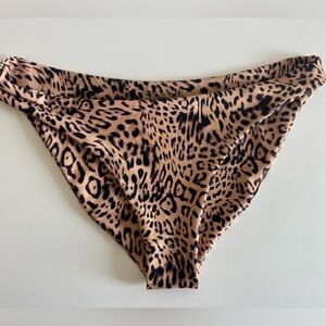 SKATE Cheryl bottom in Dune size Medium